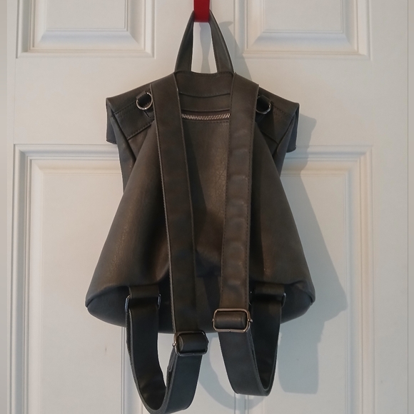 URBAN EXPRESSIONS amazing backpack - Picture 2 of 6